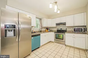 19106 Cherry Bend Dr, Germantown, MD 20874 - Photo 9
