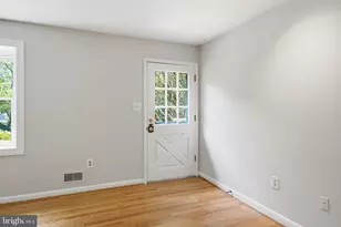 122 E Deer Park Dr, Gaithersburg, MD 20877 - Photo 3