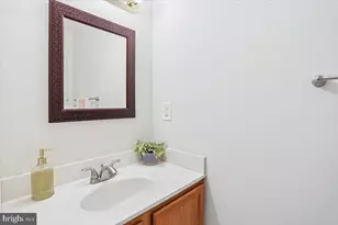 20016 Lake Park Dr, Germantown, MD 20874 - Photo 9