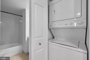 10101 Grosvenor Pl, Rockville, MD 20852 - Photo 15