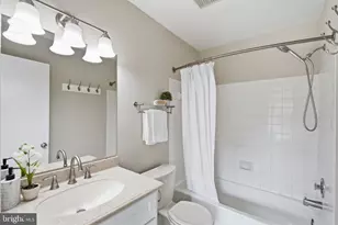 18717 Martins Landing Dr, Germantown, MD 20874 - Photo 17