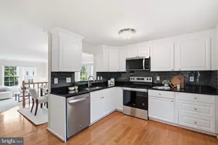 18717 Martins Landing Dr, Germantown, MD 20874 - Photo 9