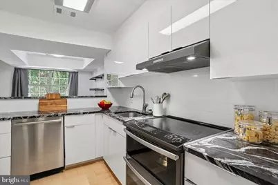5821 Inman Park Circle #350, Rockville, MD 20852 - Photo 7