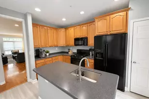 506 Fallsgrove Dr, Rockville, MD 20850 - Photo 7