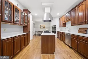 7809 Hidden Meadow Terrace, Potomac, MD 20854 - Photo 13
