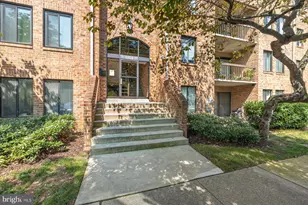 11415 Commonwealth Dr, Rockville, MD 20852 - Photo 1