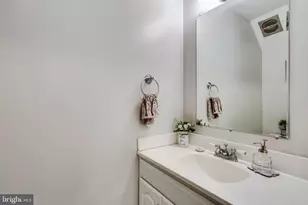 546 Azalea Dr, Rockville, MD 20850 - Photo 9