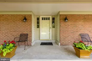12428 Goldfinch Ct, Potomac, MD 20854 - Photo 3