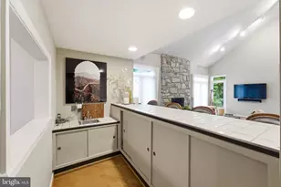 8004 Split Oak Dr, Bethesda, MD 20817 - Photo 25
