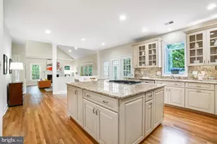 7009 Cashell Manor Ct, Rockville, MD 20855 - Photo 9