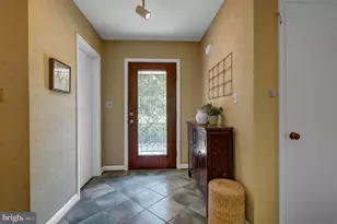 9233 Farnsworth Dr, Potomac, MD 20854 - Photo 9