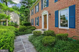 12 Lily Pond Ct, Rockville, MD 20852 - Photo 3
