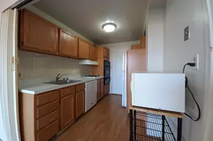 10201 Grosvenor Pl, Rockville, MD 20852 - Photo 7