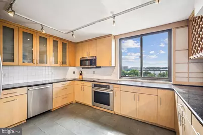 7420 Westlake Terrace #1211, Bethesda, MD 20817 - Photo 9