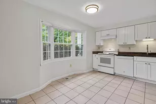 7525 Weatherby Dr, Rockville, MD 20855 - Photo 9