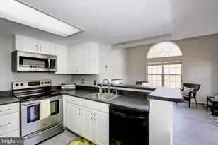 921 Hillside Lake Terrace, Gaithersburg, MD 20878 - Photo 5
