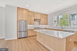 5933 Stonehenge Pl, North Bethesda, MD 20852 - Photo 9