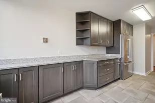10401 Grosvenor Pl, Rockville, MD 20852 - Photo 9