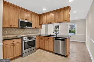 7787 Heatherton Ln, Potomac, MD 20854 - Photo 5