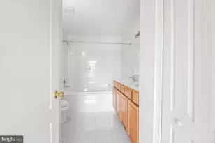 9810 Feathertree Terrace, Montgomery Village, MD 20886 - Photo 17