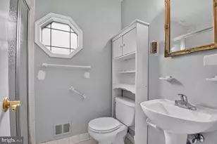 7905 Ivymount Terrace, Potomac, MD 20854 - Photo 9