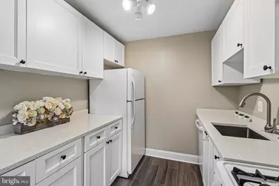 10200 Rockville Pike #302, Rockville, MD 20852 - Photo 19