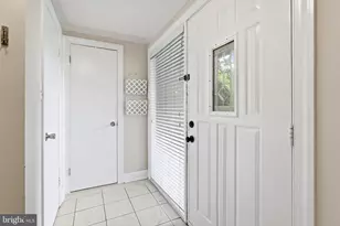 19538 Burlingame, Montgomery Village, MD 20886 - Photo 3