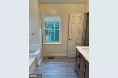 8630 Delcris Drive, Montgomery Village, MD 20886 - Photo 7