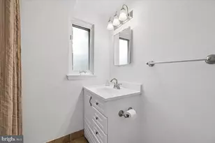 9202 Wilmett Ct, Bethesda, MD 20817 - Photo 23
