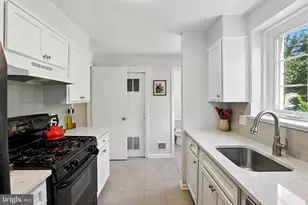 9882 Hollow Glen Pl, Silver Spring, MD 20910 - Photo 13
