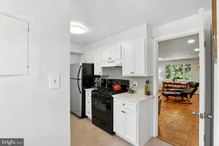 9882 Hollow Glen Pl, Silver Spring, MD 20910 - Photo 15