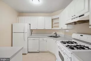 3535 Chevy Chase Lake Dr, Chevy Chase, MD 20815 - Photo 7