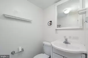 12512 Circle Dr, Rockville, MD 20850 - Photo 7