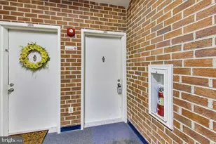18310 Streamside Dr, Gaithersburg, MD 20879 - Photo 5