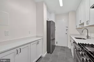 10500 Rockville Pik, Rockville, MD 20852 - Photo 11