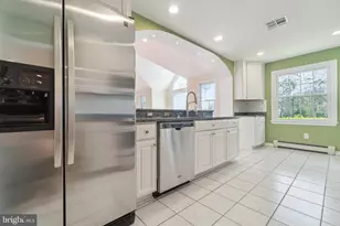 13200 Foxden Dr, Rockville, MD 20850 - Photo 37