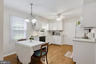 28720 Greenberry Dr, Gaithersburg, MD 20882 - Photo 9