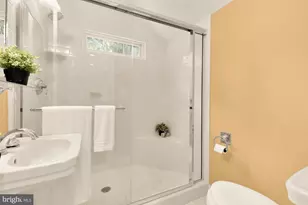 5601 Vernon Pl, Bethesda, MD 20817 - Photo 35