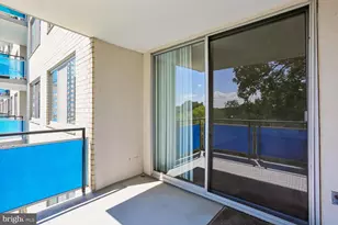 10401 Grosvenor Pl, Rockville, MD 20852 - Photo 9