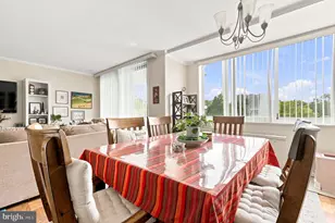 10401 Grosvenor Pl, Rockville, MD 20852 - Photo 5