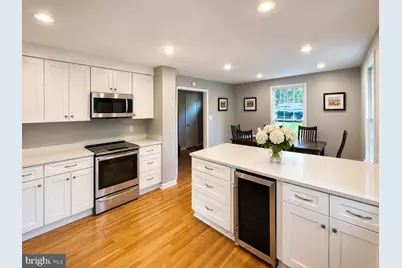 7612 Winterberry Place, Bethesda, MD 20817 - Photo 3