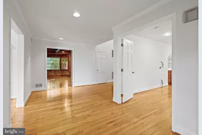 10810 Burbank, Potomac, MD 20854 - Photo 5