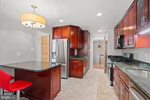 9805 Raleigh Tavern Ct, Bethesda, MD 20814 - Photo 3