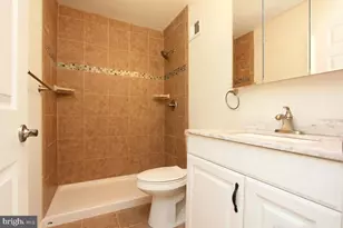 6915 Wilson Ln, Bethesda, MD 20817 - Photo 15