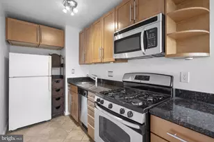10201 Grosvenor Pl, Rockville, MD 20852 - Photo 9