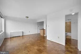 10201 Grosvenor Pl, Rockville, MD 20852 - Photo 13