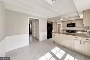 7724 Fontaine St, Potomac, MD 20854 - Photo 11