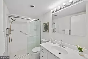 5225 Pooks Hill Rd, Bethesda, MD 20814 - Photo 13