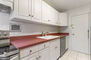 7505 Democracy Blvd, Bethesda, MD 20817 - Photo 7