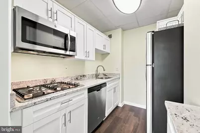 10401 Grosvenor Place #1105, Rockville, MD 20852 - Photo 3